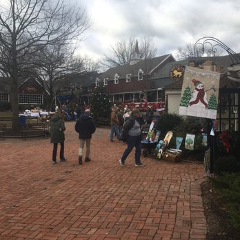 Peddler's Village - Plaza area - Shopping Centers Near Me - Lahaska, Pennsylvania