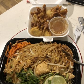 Silli Kori - Pad Thai, Crab Rangoon - Thai Near Me - Chicago, Illinois