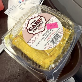 Harold's Chicken Shack - Lemon cake - Chicken Wings Near Me - Chicago, Illinois