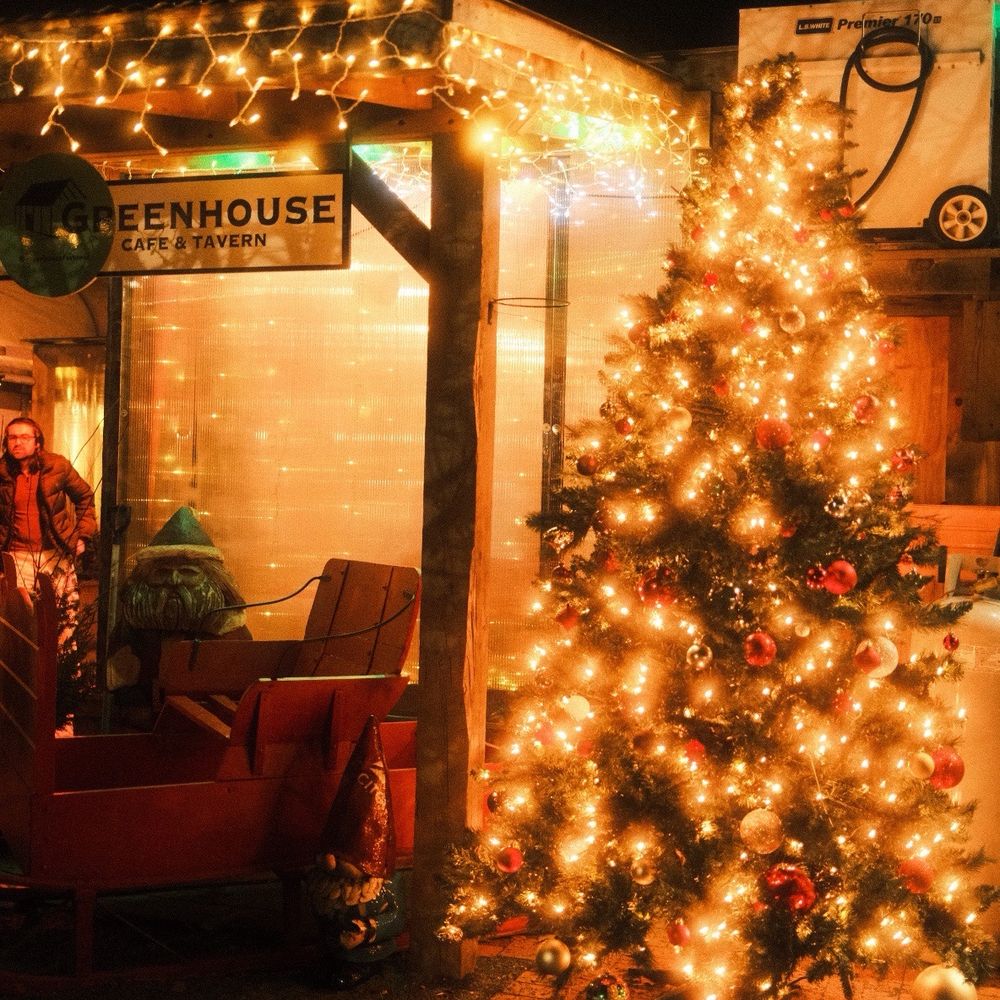 Greenhouse Cafe & Tavern - Holiday decorations - Cafes Near Me - Burlington, Connecticut Greenhouse Cafe & Tavern - Holiday decorations - Cafes Near Me - Burlington, Connecticut