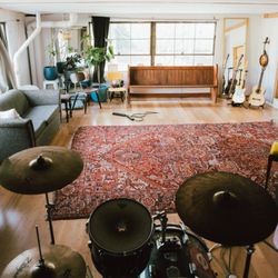 ADX - The Hive: ADX's Music Room! Join Today!