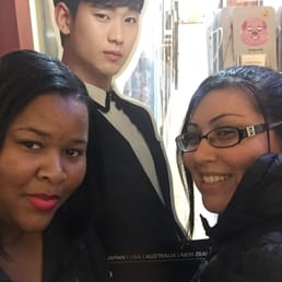 Look at the famous guy we ran into at The Face Shop.