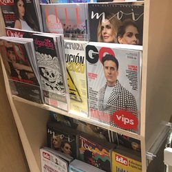VIPS - Magazine stand.