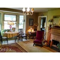 Apple Butter - living room