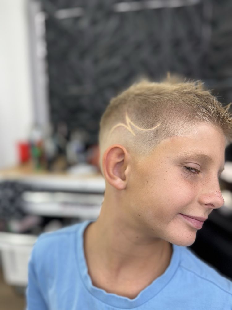 Blur Studios Barbershop Logo