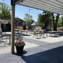 Shellukes Bar & Grill