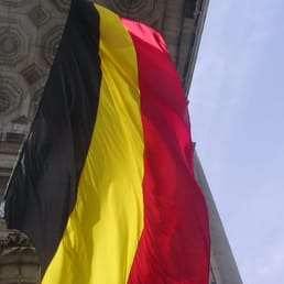 Every time I see these colors I get a major craving for frites, beer and a waffle. I love Belgium. Every time I see these colors I get a major craving for frites, beer and a waffle. I love Belgium.
