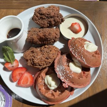 Henry's Palm Beach - Red velvet waffle and chicken - Bars Near Me - Palm Beach, Florida Henry's Palm Beach - Red velvet waffle and chicken - Bars Near Me - Palm Beach, Florida