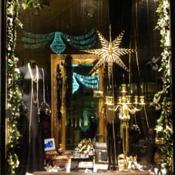 Shoe Lounge - Dagens juledrypp... Helt klart mitt favorittvindu! Veldig julete - uten tackyness - og helt uten rødt innspill!