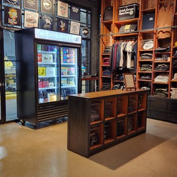 Goose Island Tap Room - Merch - Breweries Near Me - Chicago, Illinois