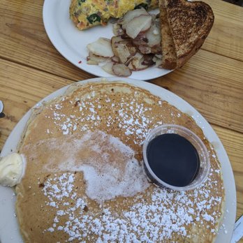 Henhouse Cafe - Veggie omelette and short stack - American Near Me - Mesa, Arizona