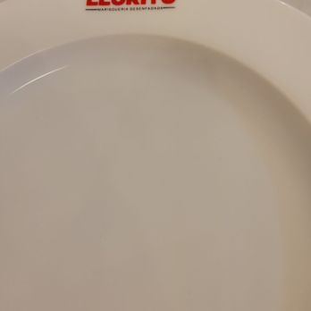 Lluritu - Plate setting - Seafood Near Me - Barcelona, B Lluritu - Plate setting - Seafood Near Me - Barcelona, B