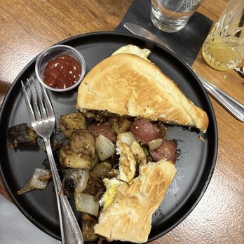 APT 4B - Oxtail Sandwich - Lounges Near Me - Atlanta, Georgia APT 4B - Oxtail Sandwich - Lounges Near Me - Atlanta, Georgia