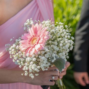 La Petite Fleur - Bridesmaid bouquet. Very simple yet very pretty! - Florists Near Me - Glendora, California La Petite Fleur - Bridesmaid bouquet. Very simple yet very pretty! - Florists Near Me - Glendora, California
