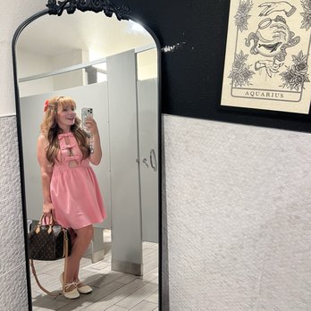 The Little Lion - Bathroom selfies! - Breakfast & Brunch Near Me - Ventura, California The Little Lion - Bathroom selfies! - Breakfast & Brunch Near Me - Ventura, California
