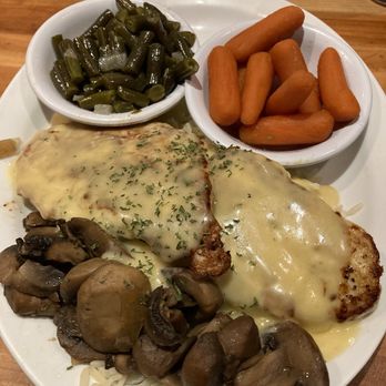 Cheddar's Scratch Kitchen - Honey Dijon chicken and mushrooms with side dishes of carrots and green beans $14.79 - American Near Me - Cypress, Texas