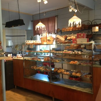 Väderstad Centralkonditori - Mysigt gammaldags kondis med gott matbröd och fina bullar. - Bakeries Near Me - Väderstad, E