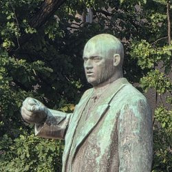 Ernst-Thälmann-Denkmal