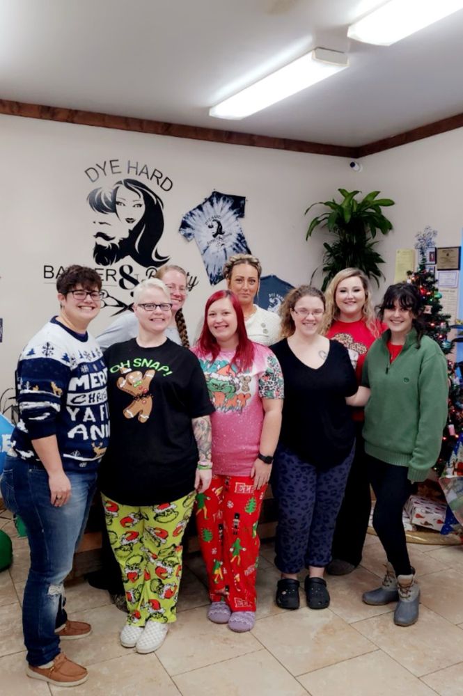 DYE HARD BARBER & BEAUTY Updated October 2024 11 Photos 1429 S