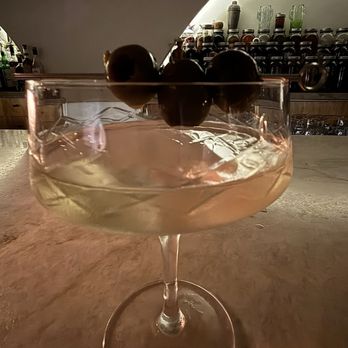 Bar 1912 - Dirty martini - Cocktail Bars Near Me - Phoenix, Arizona