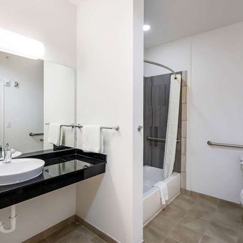 Motel 6 - M ADABathroom - Hotels Near Me - Channelview, Texas Motel 6 - M ADABathroom - Hotels Near Me - Channelview, Texas