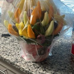 Edible Arrangements - Wish on a Birthday Star & Cupcake Gift Set 6 Cupcakes