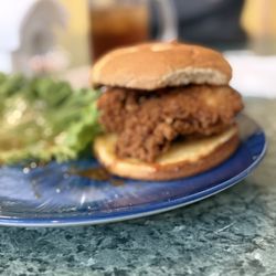 Whitebox Crispy Chicken - Spicy chicken sandwich