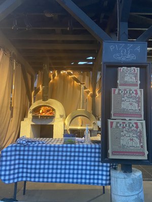 Hugo's Pizza by null