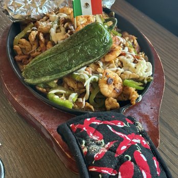 El Rey de la Birria - Chicken and shrimp fajitas - Mexican Near Me - Rochester, Minnesota El Rey de la Birria - Chicken and shrimp fajitas - Mexican Near Me - Rochester, Minnesota