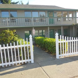 Green River Montessori - NAEYC Accredited & an Early Achievers site.