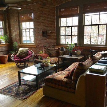 Sweet Peas Hostel - Living area - Hostels Near Me - Asheville, North Carolina Sweet Peas Hostel - Living area - Hostels Near Me - Asheville, North Carolina