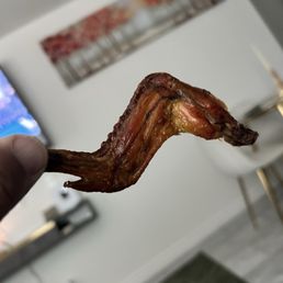 Old, dry, not to mention tiny piece of chicken wing! Why serve this to a paying customer? Or at the very least double up! Smh Old, dry, not to mention tiny piece of chicken wing! Why serve this to a paying customer? Or at the very least double up! Smh