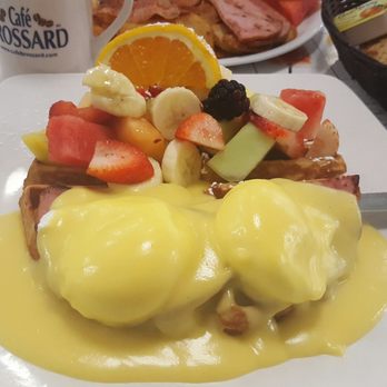 L'Oeufrier - The "Pourqoui Pas". Swimming in hollandaise but I love it. - Breakfast & Brunch Near Me - Montreal, Quebec L'Oeufrier - The "Pourqoui Pas". Swimming in hollandaise but I love it. - Breakfast & Brunch Near Me - Montreal, Quebec