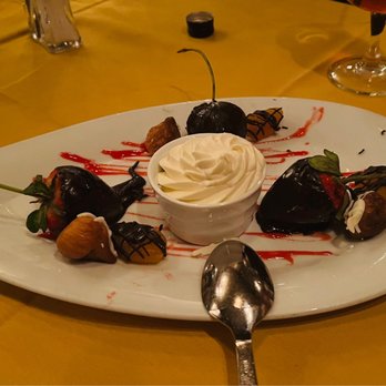 Hugo's Cellar - Strawberry desert plate - American Near Me - Las Vegas, Nevada Hugo's Cellar - Strawberry desert plate - American Near Me - Las Vegas, Nevada