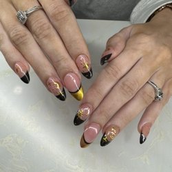 V.O Nails and Spa - September is settling in, the weekend is getting closer, and today is the perfect moment to do something beautiful for you.