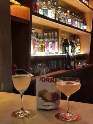 Honeycomb Hi-Fi Listening Bar by null