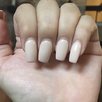 Diva Nails & Spa - Middle nail is crooked. - Day Spas Near Me - San Antonio, Texas