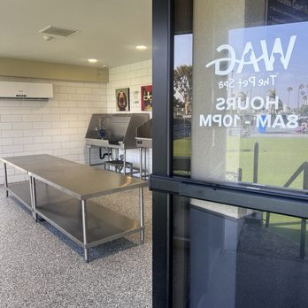 eaves Seal Beach - Dog grooming station - Apartments Near Me - Seal Beach, California eaves Seal Beach - Dog grooming station - Apartments Near Me - Seal Beach, California