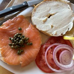 Bagel & Lox: Extremely tasty & fresh!