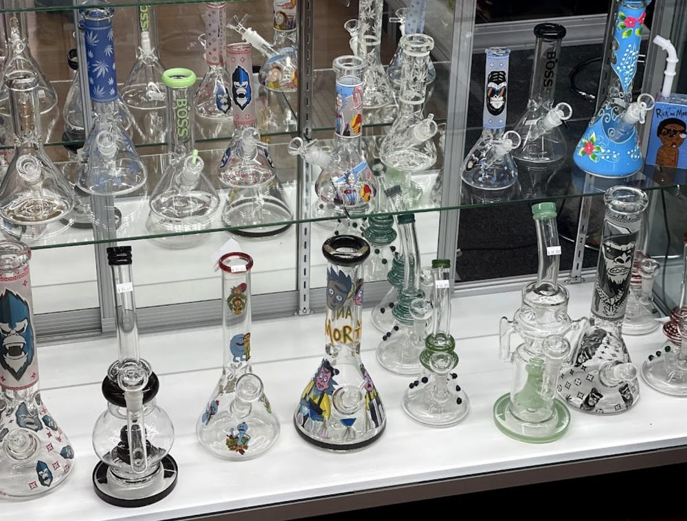 VAPE APE SMOKE SHOP Updated October 2024 12 Photos 447 Lyell Ave