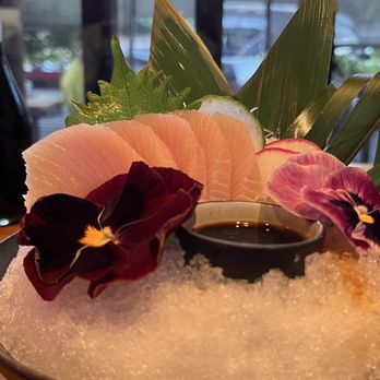 Lucky Robot Restaurant - Dutch Yellowtail sashimi - Sushi Bars Near Me - Austin, Texas Lucky Robot Restaurant - Dutch Yellowtail sashimi - Sushi Bars Near Me - Austin, Texas