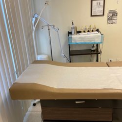 La Familia Medical Center - Patient room