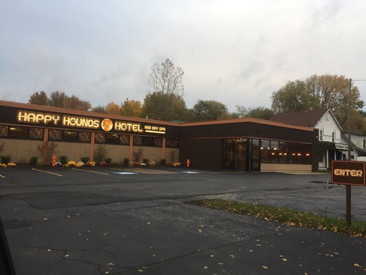 Happy Hounds Hotel & Day Spa