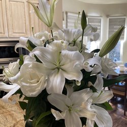 Lilium Floral Design - Bouquet seven days later.