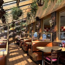 Big Boy Restaurants - The atrium