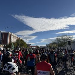 El Tour De Tucson - Moving towards the starting line