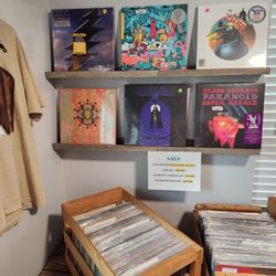 Carma Vinyl & Vibes - Records