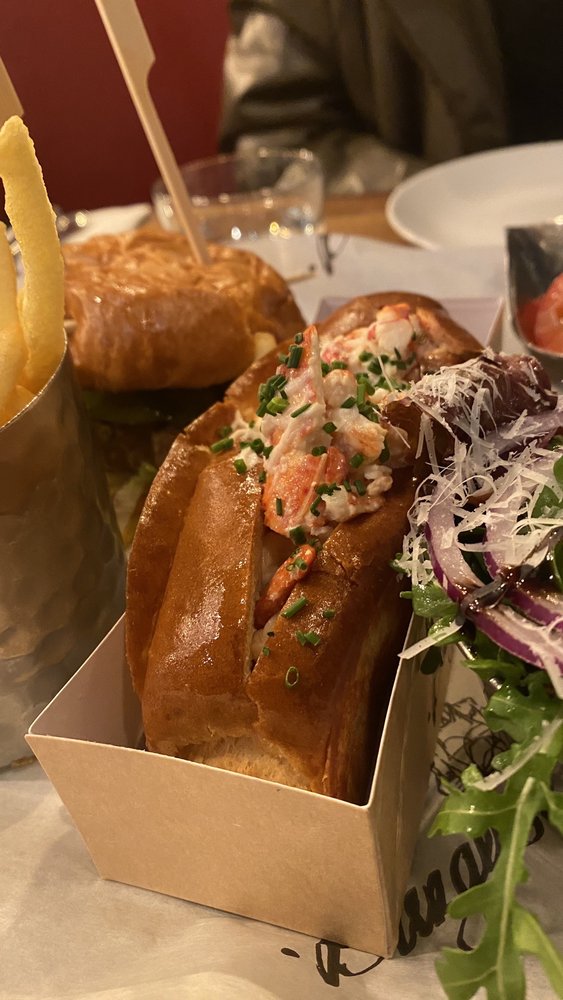 Burger & Lobster