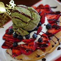Waffle N Sip - Mixed Berry N Nutella Cream Waffle with green tea ice cream
