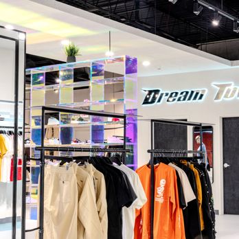 Dream Town - Oak Park - Fixtures and two dressing rooms in the back - Shoe Stores Near Me Dream Town - Oak Park - Fixtures and two dressing rooms in the back - Shoe Stores Near Me